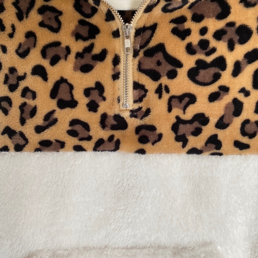 Leopard Fuzzy Pull Over - Picture 5 of 5